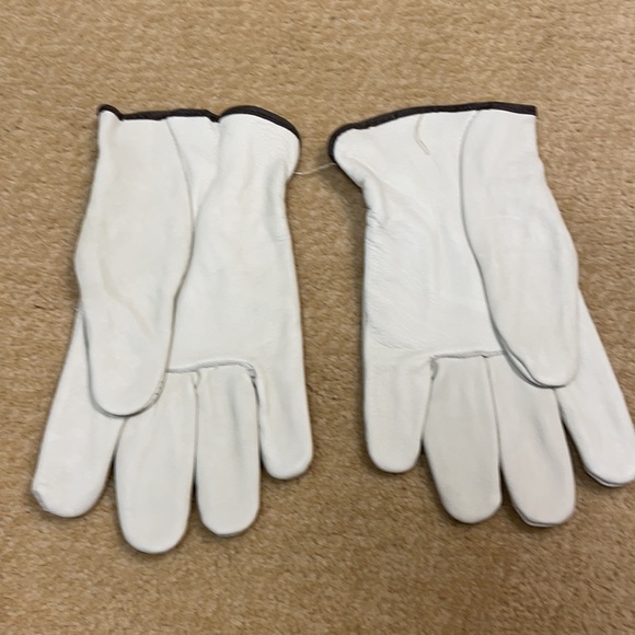 NWOT leather gloves - Picture 3 of 4
